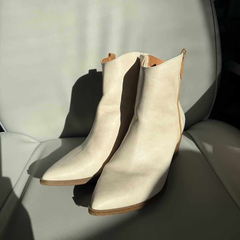 Universal Thread Cream Western-Inspired Ankle Boots | Women’s Size 10